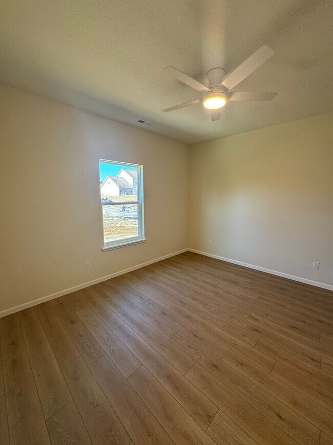 Foto del edificio - 4919-4921 Silver Mill Dr.