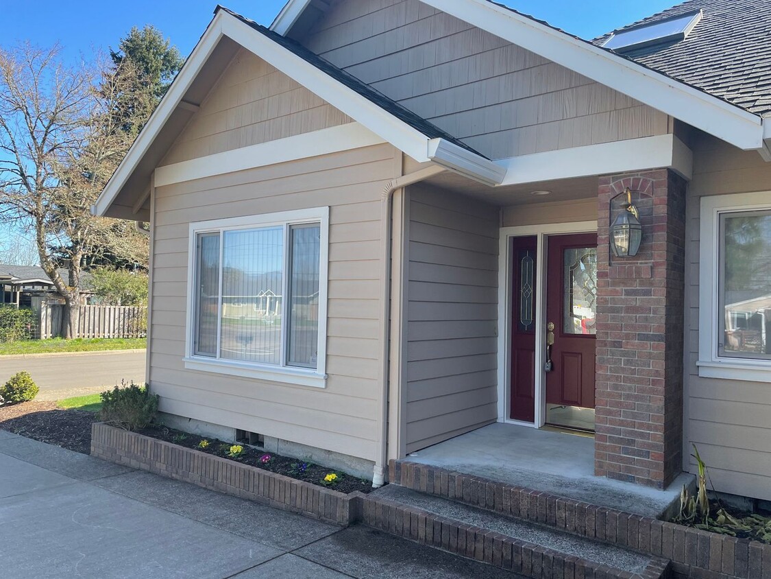 Foto principal - Lovely 3 Bed 2 Bath House in River Road Area
