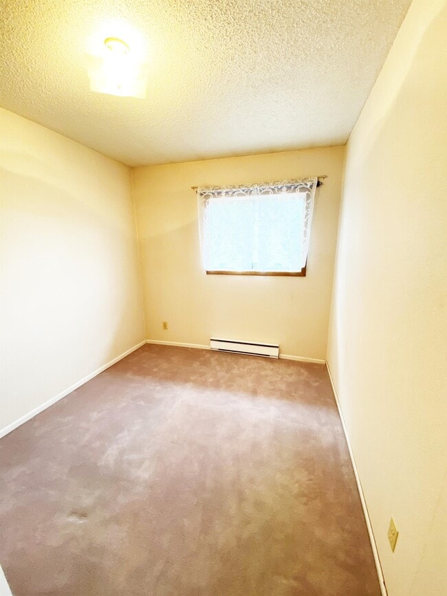 Building Photo - 185 Konigus St