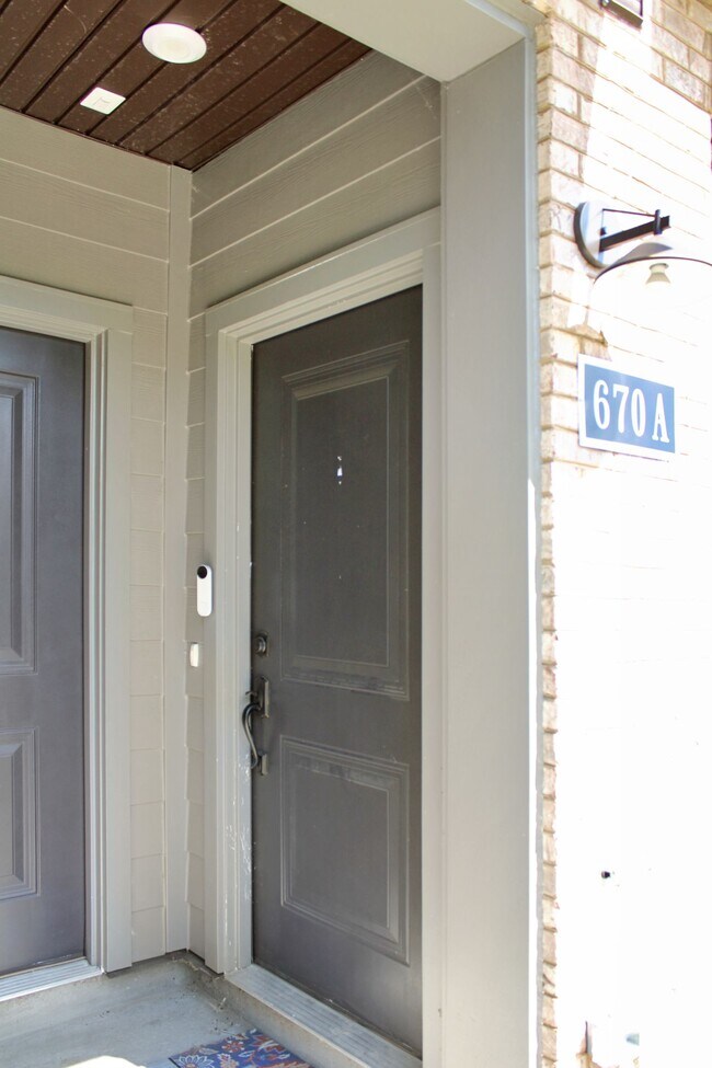 Foto del edificio - One-Room in shared condo