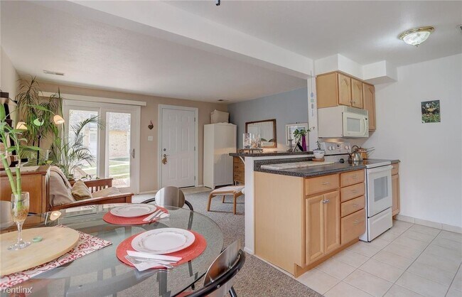 Building Photo - 1 br, 1 bath Condo - 1496 S Pierson St