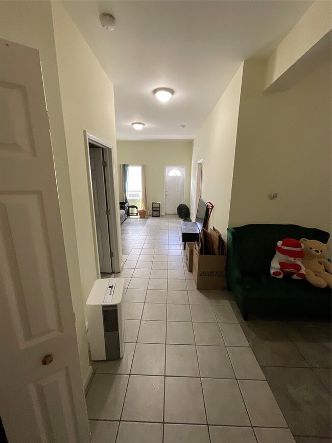 Building Photo - 18 Schneider Ave