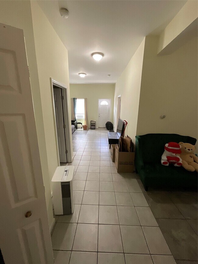 Foto del edificio - 18 Schneider Ave