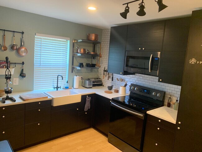 Foto del edificio - 6241 Wheaton Dr