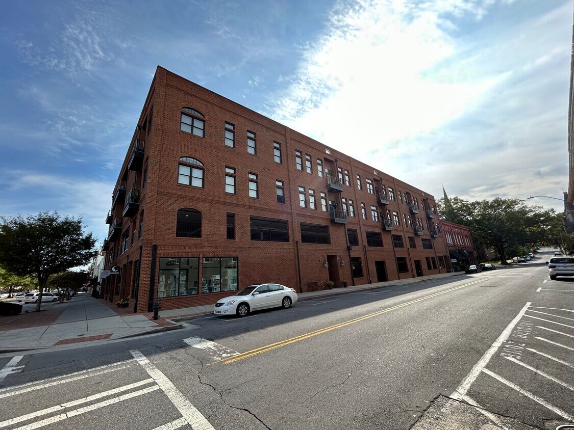 Primary Photo - Beautifully Furnished 1/1 Apartment in Dow...