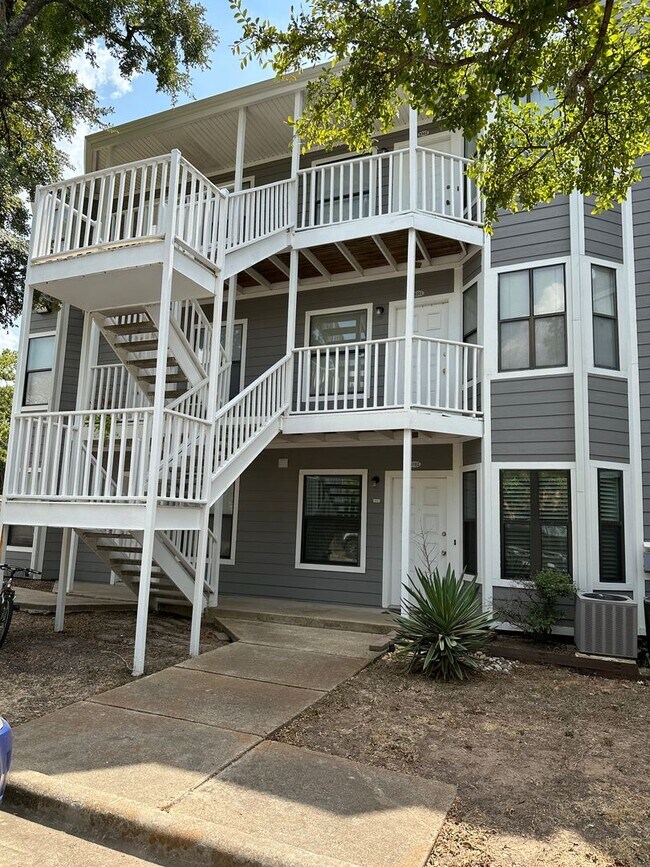 Building Photo - Bryan - 1 bedroom / 1 bath, really close t...