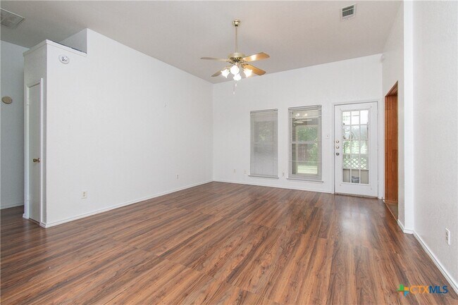 Foto del edificio - 2406 Cactus Dr