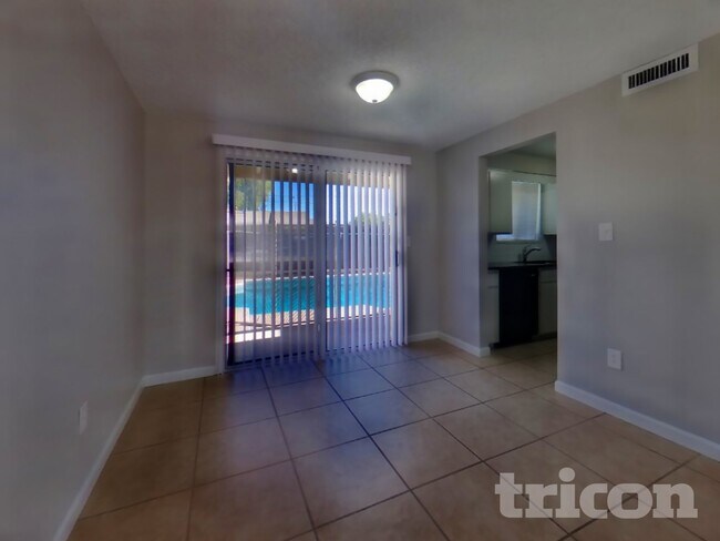 Foto del edificio - 3830 W Royal Palm Rd