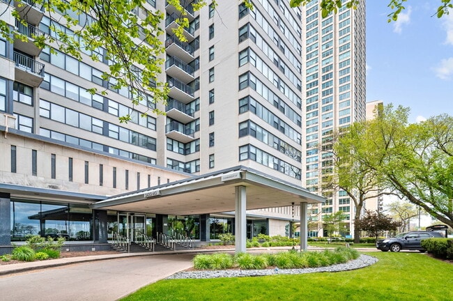 Building Photo - 3440 N Lake Shore Dr