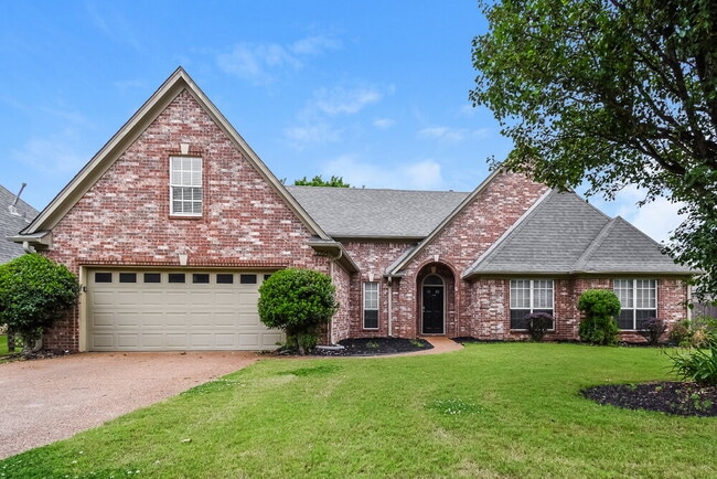 Building Photo - 2704 Greencliff Dr