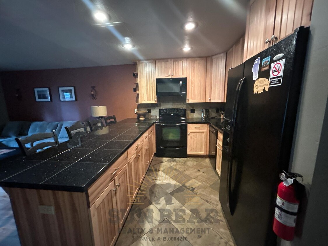 Foto principal - 3 Bedroom - Great Location!