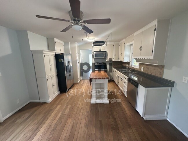 Foto del edificio - 7056 Caroline Ave