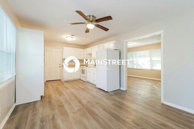 Building Photo - 4 Bedroom Pet-Friendly Home in Kansas City...