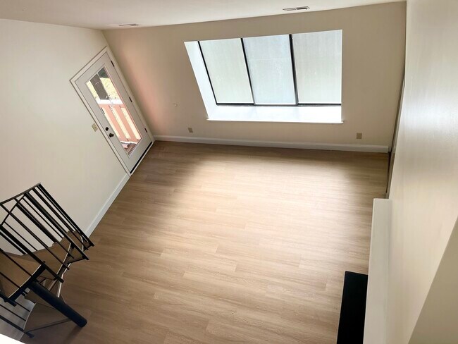 Foto del edificio - 2704B Sussex Ct