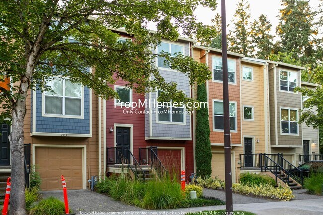 Building Photo - Spacious Townhome in Tanasbourne!