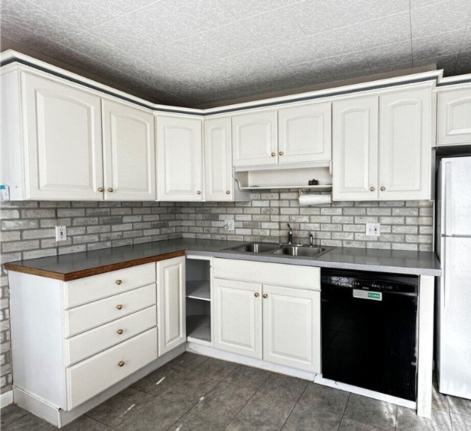 Building Photo - Spacious 3 Bedroom 1 Bath House
