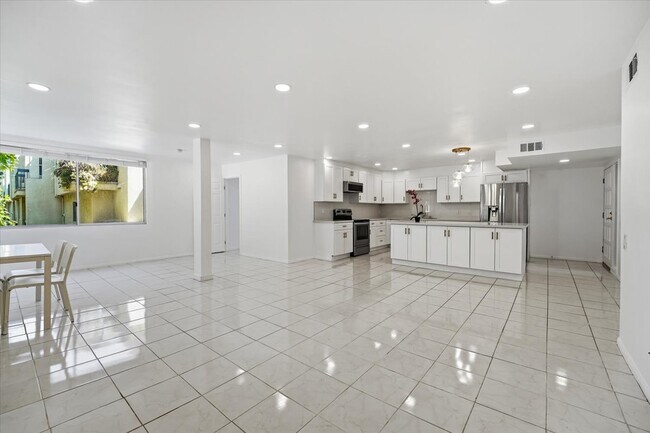 Foto del edificio - 5301 Balboa Blvd
