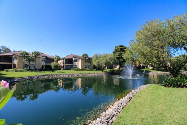 Building Photo - ** THE VINEYARDS SEASONAL ** 2 BED PLUS A DEN\2 BATH 2ND FLOOR COACH HOME READY FOR YOU ** VACATI...