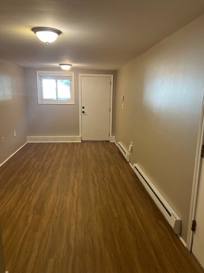 Building Photo - 14 Orient Way