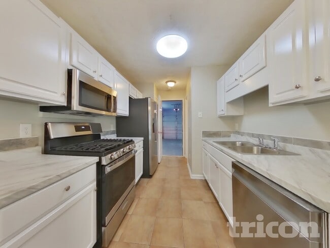 Foto del edificio - 261 Silver Ridge Dr