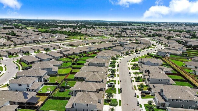 Building Photo - 288 Gaida Loop