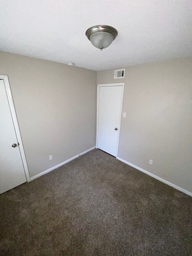 Foto del edificio - 513 Sorrells Dr