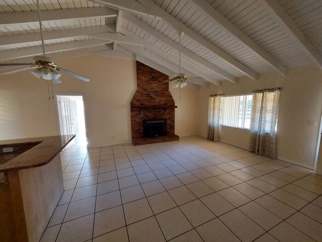 Building Photo - 4929 E Shady Acres Dr