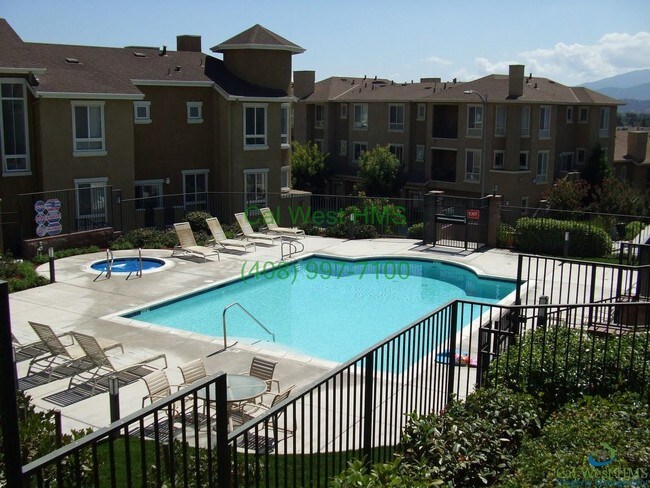 Foto del edificio - 493 Tower Hill Ave