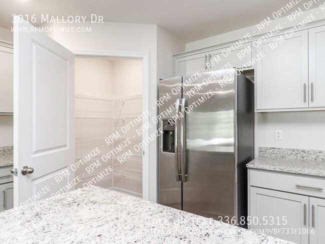 Building Photo - 3016 Mallory Dr