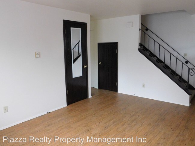 Building Photo - 924 Crestview Ln