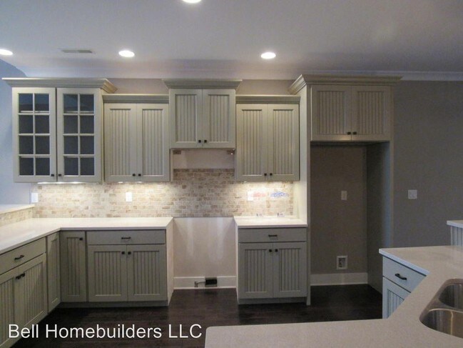 Building Photo - 1535 Manassas Dr