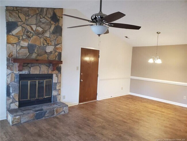 Foto del edificio - 1865 Tryon Dr