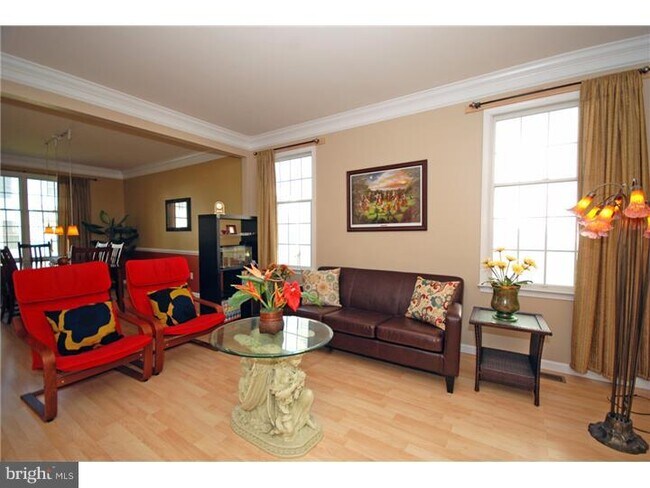 Foto del edificio - 12 Esterbrook Dr