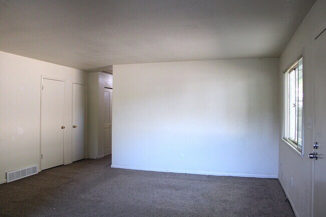 Building Photo - 2210 Montview Rd