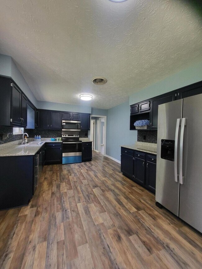 Building Photo - Move In Ready!!