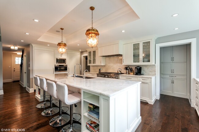 Building Photo - 256 Ravine Dr