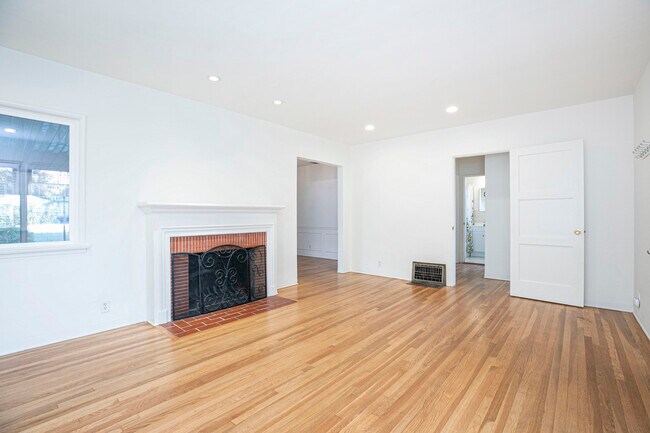 Foto del edificio - 2206 N Orchard Dr