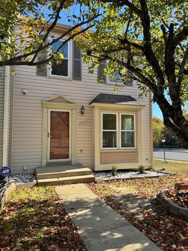 Primary Photo - AVAILABLE NOW! Charming 3-Level Townhome