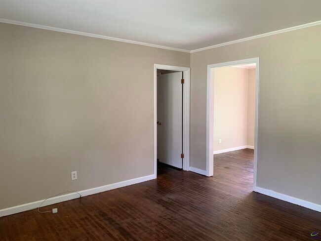 Foto del edificio - 3240 Commodore Dr