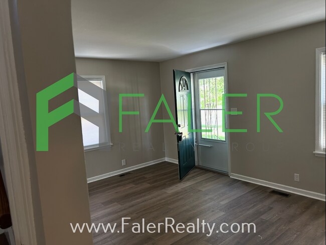 Foto del edificio - Charming Belmont Cape Cod Available Immedi...