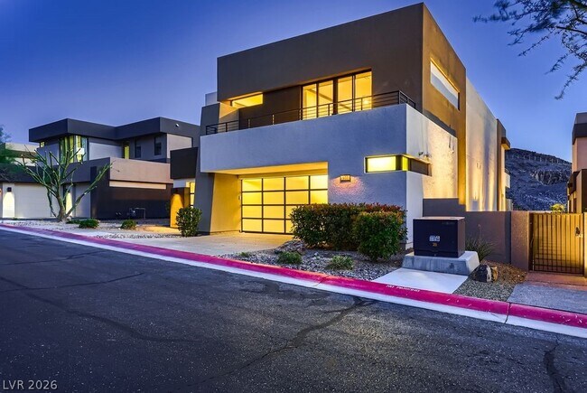 Building Photo - 917 Vegas View Dr