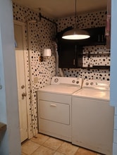 Building Photo - 2188 Hollywood Ave