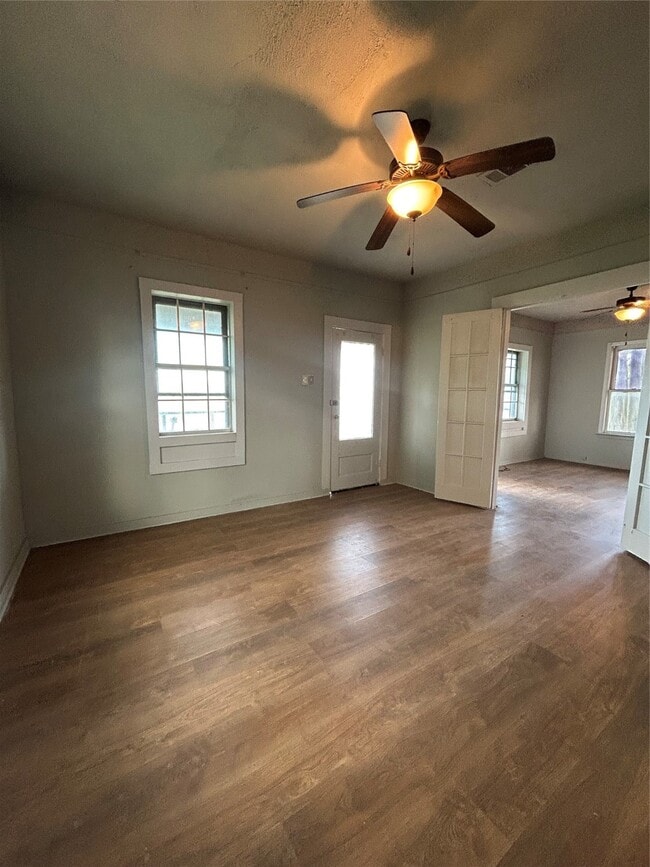 Foto del edificio - 530 W 1st St