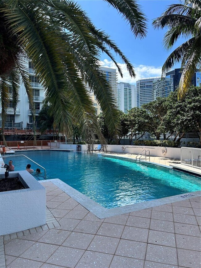 Foto del edificio - 1050 Brickell Ave