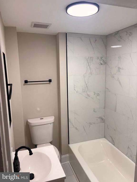 Foto del edificio - 2913 Parkwood Ave