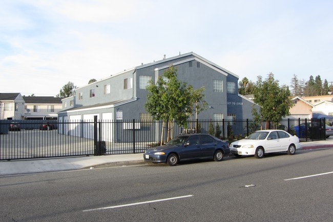 Building Photo - Leffingwell Townhouse Apartments