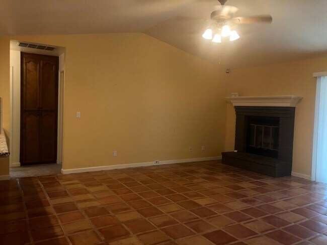 Foto del edificio - 1213 Chetwood Dr