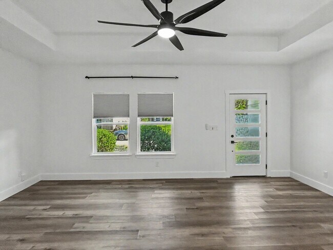 Building Photo - Modern 3-Bedroom Home Near Downtown