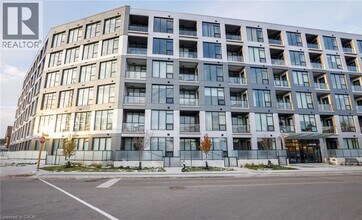 Building Photo - 690 King St W