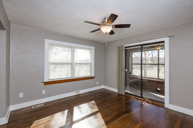 Foto del edificio - 4007 Kenwood